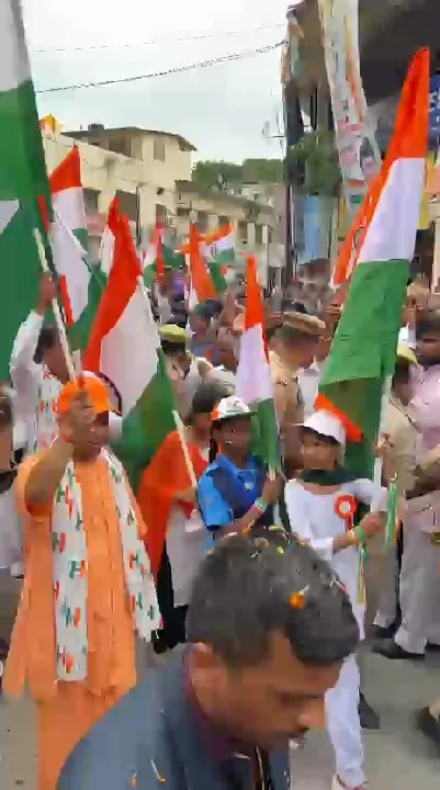 सीएम योगी ने कहा, तिरंगा क्रांतिकारियों के बलिदान की गाथा