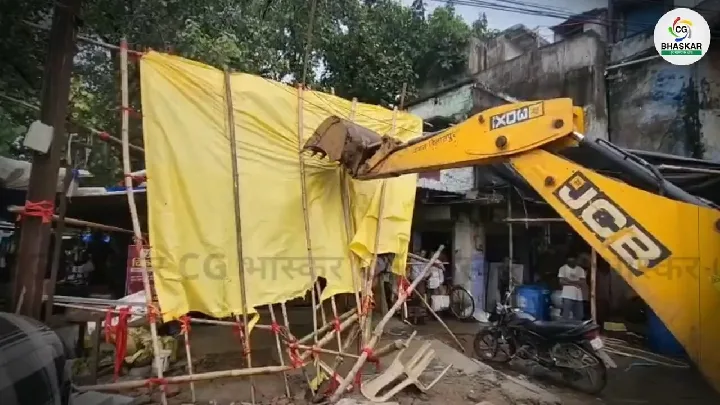 शनिचरी मार्केट में निगम का बुलडोजर, अतिक्रमण हटाओ अभियान