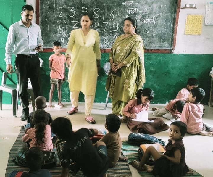 बीडीओ ने विद्यालयों में सुधार के दिए निर्देश