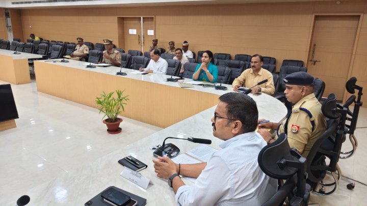 सड़क सुरक्षा समिति की बैठक में दिए गए निर्देशों की समीक्षा