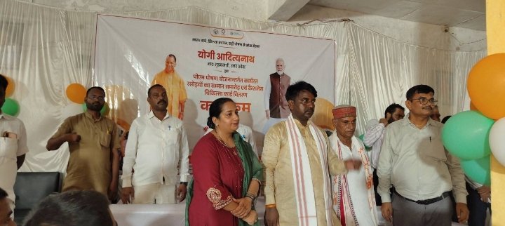 विधायक ने रसोइयों को सम्मानित किया, बांटे कैशलेस चिकित्सा कार्ड