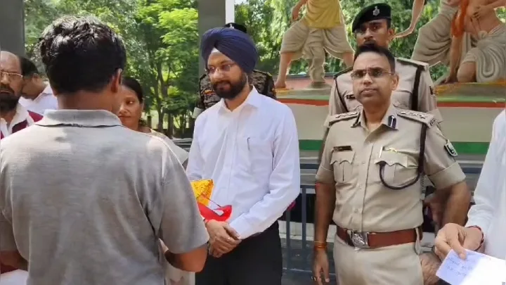 बेतिया में भारत छोड़ो आंदोलन के शहीदों को नमन, परिवारों को मिला सम्मान