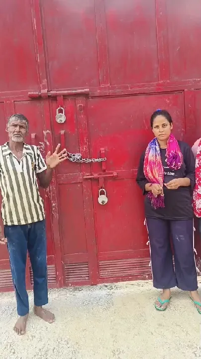 मंदिर निर्माण में तोड़फोड़ और मारपीट का आरोप, जिलाधिकारी से शिकायत