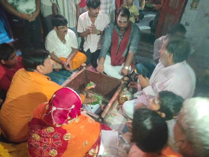 सावन के अंतिम सोमवार पर बाबा निंबेश्वरनाथ मंदिर में विधायक ने की संध्याकालीन आरती