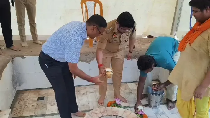 चौथे सावन सोमवार पर बैजूधाम पहुंचे डीएम-एसपी, सुरक्षा व्यवस्था का लिया जायजा