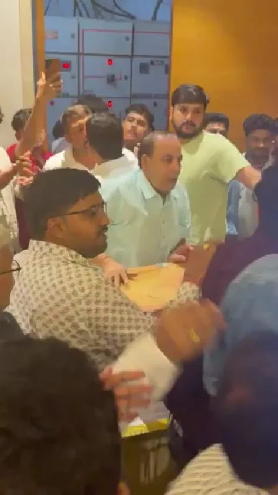 होटल में खाना देने में देरी पर हिंसक झड़प, मारपीट का आरोप