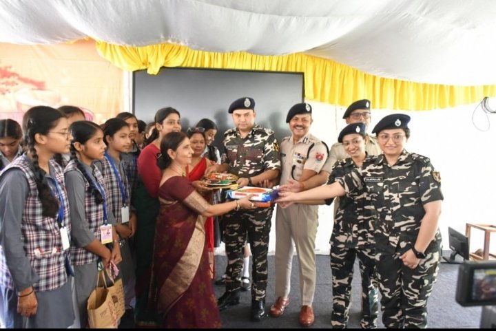रक्षा बंधन पर्व पर जवानों के साथ जुड़ा भाईचारा, देशभक्ति से गूंज उठा केंद्र