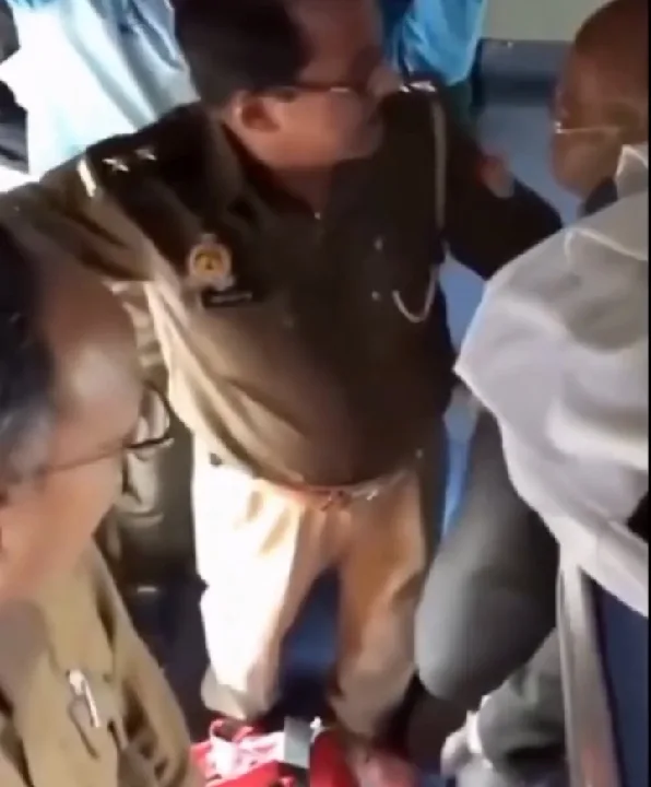 बिना टिकट ट्रेन में चढ़े सब-इंस्पेक्टर, टीटीई से हुई गाली-गलौज