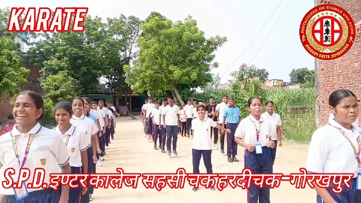 कराटे कोच ने एनसीसी कैडेट्स को आत्मरक्षा की ट्रेनिंग दी
