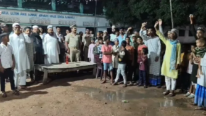 महुली पुलिस ने बारावफात जुलूस की तैयारी को लेकर की बैठक