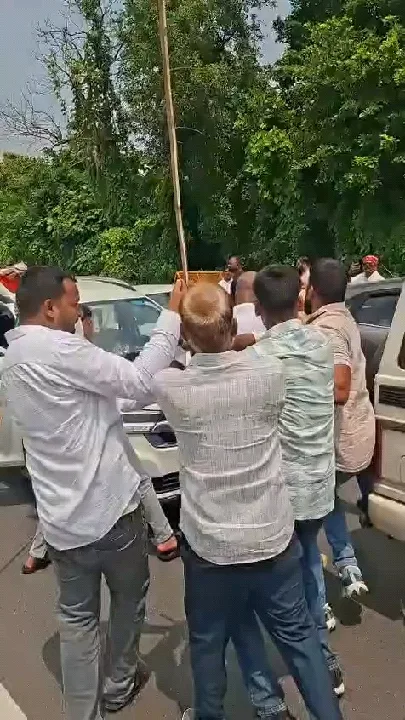 भाजपा के दो गुटों में हुई भयंकर मारपीट
