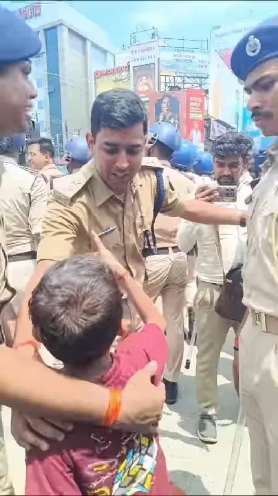 राजद 6 साल के बच्चे को मिलने नहीं दे रहा: पटना पुलिस