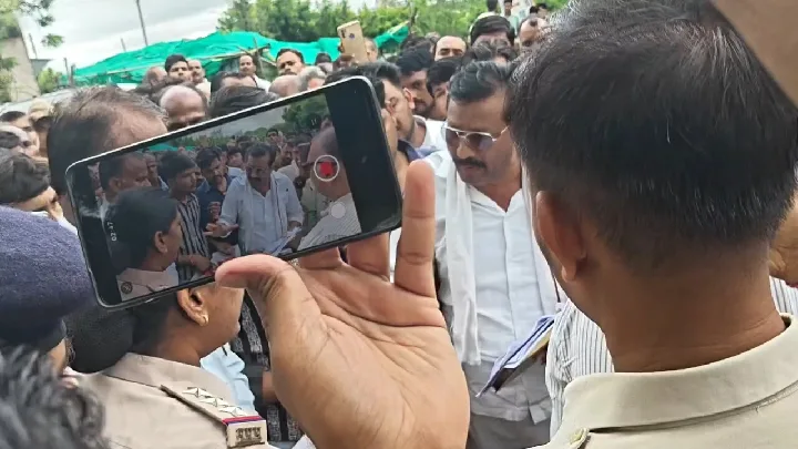 राजगढ़ में ज्ञापन के दौरान प्रजापति समाज और पुलिस के बीच बहस
