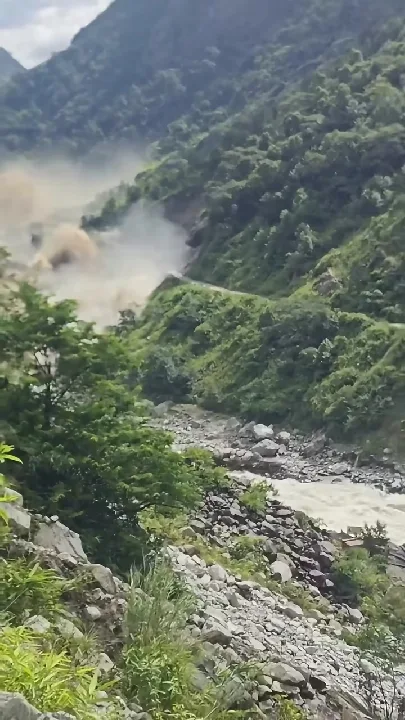 नेपाल की नदियों में बाढ़ का खतरा बढ़ा, जिला अलर्ट जारी!!