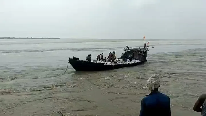 भागलपुर में नाव पलटी, 22 मजदूर हादसे का शिकार
