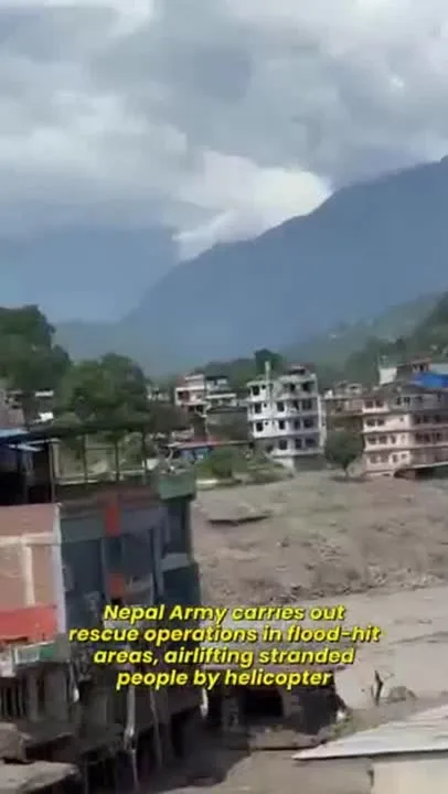 नेपाल में हेलीकॉप्टर बचाव के अद्भुत दृश्य