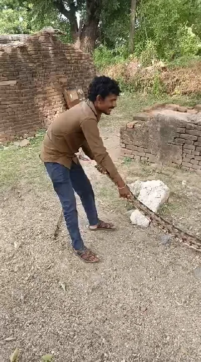 8 फीट लंबा अजगर देख मचा हड़कंप