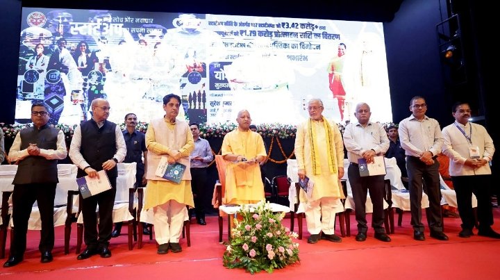 लखनऊ में स्टार्टअप्स को 3.42 करोड़ की राशि वितरित, यूपी स्टार्टअप नीति 2026 का विमोचन