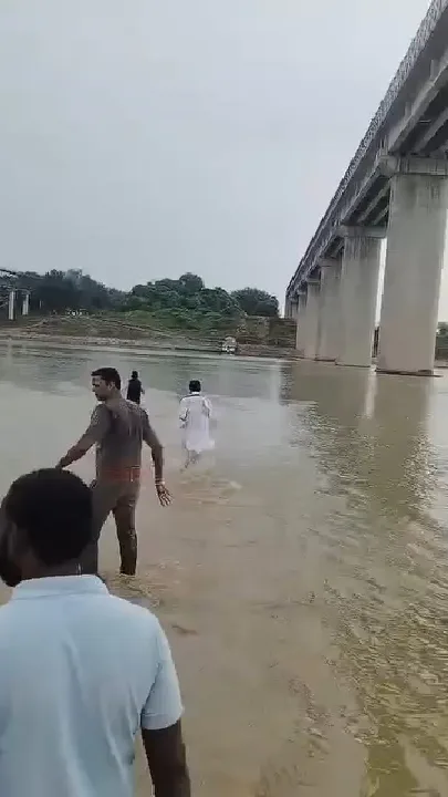 स्टीमर न चलने से चंबल घाट पर आक्रोश