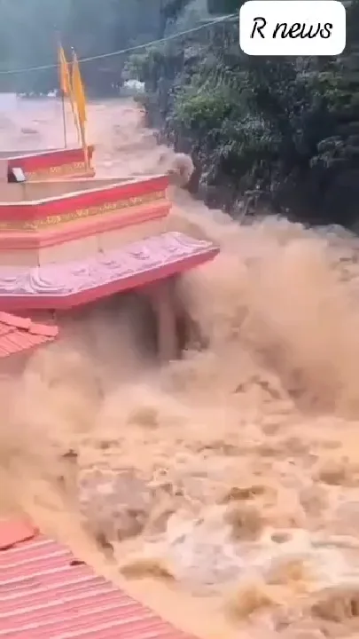 नेपाल में भयंकर बाढ़, सैकड़ों लोग बह गए