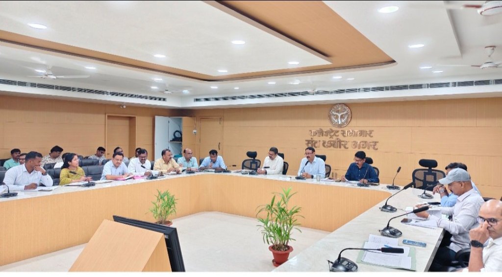जिलाधिकारी ने की समीक्षा बैठक, दिए निर्देश