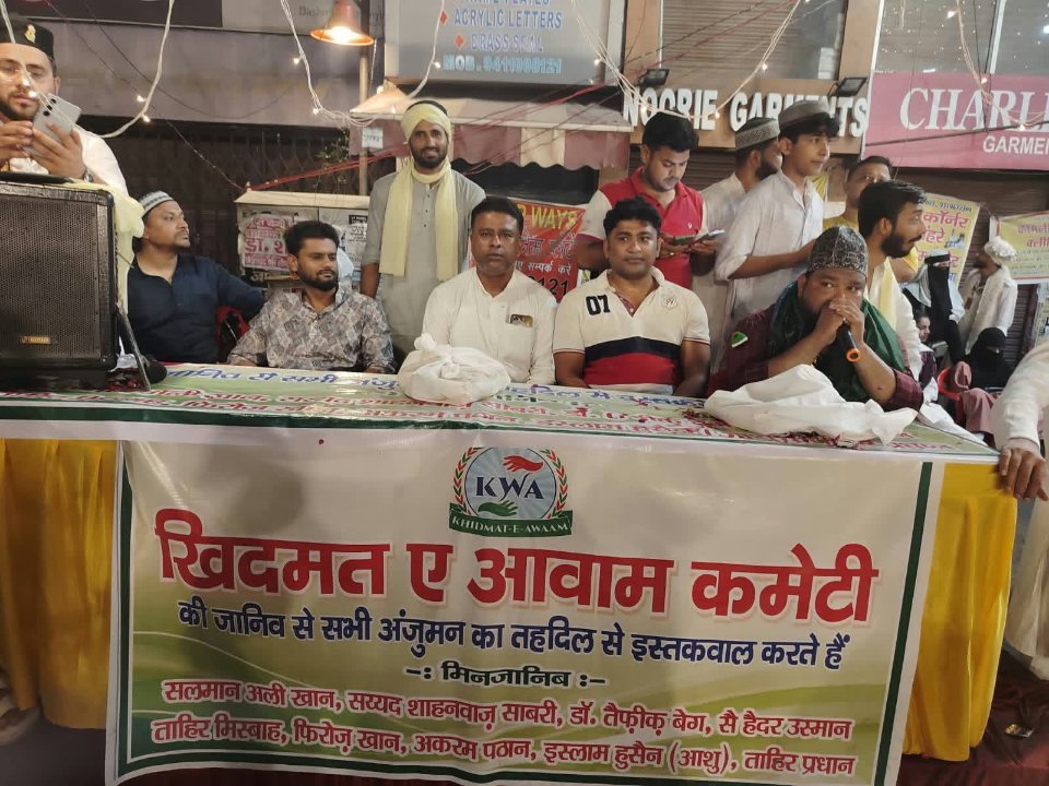 खिलाफत कैंप में अंजुमनों का जोरदार इस्तकबाल, फूलों की बारिश