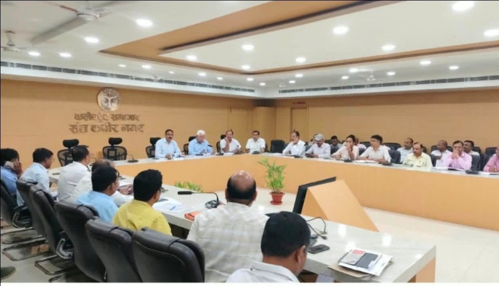 जिलाधिकारी ने सीएमआईएस पोर्टल पर समीक्षा बैठक में दिए निर्देश