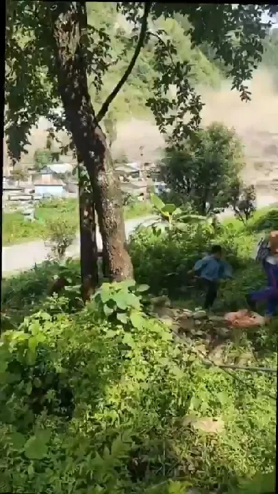 नेपाल में तबाही: पुल, घर, सड़कें सब बह गए