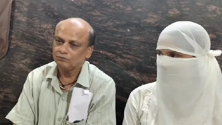 ब्लैकमेलिंग से टूटी छात्रा, आत्महत्या की कोशिश, समाजसेवियों ने बचाया