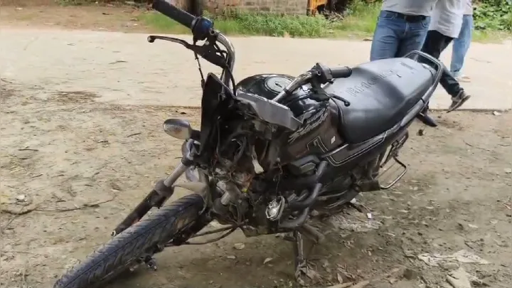 भीषण सड़क हादसे में एक युवक की मौत, तीन घायल