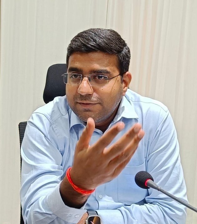 डीएम ने व्यापारियों की समस्याओं का निस्तारण करने के दिए निर्देश