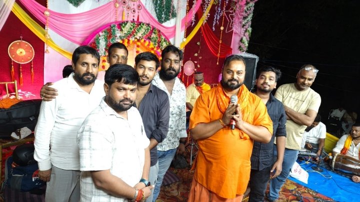 सावन के अंतिम दिन गोरखपुर में बाबा भूलेश्वर नाथ मंदिर में जलाभिषेक का जनसैलाब