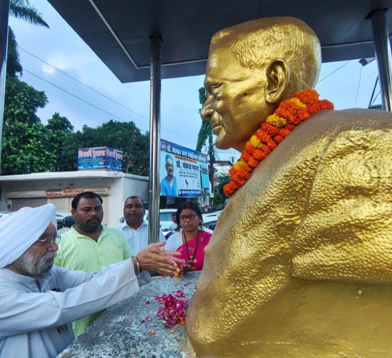गोरखपुरी की जयंती पर माल्यार्पण, श्रद्धा सुमन अर्पित