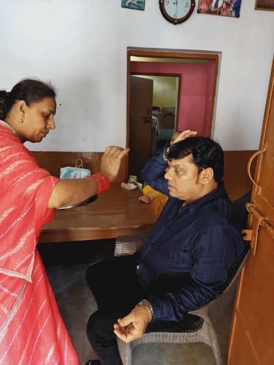 भिटहा में रक्षाबंधन पर्व की धूम, चतुर्वेदी परिवार ने बांधी राखी