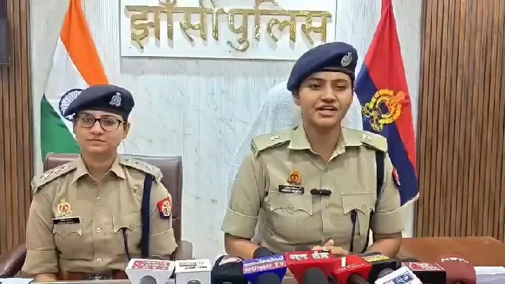 झाँसी पुलिस ने किया साइबर फ्रॉड गिरोह का भंडाफोड़, 6 गिरफ्तार