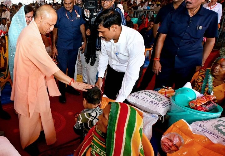 डबल इंजन सरकार बाढ़ प्रभावित क्षेत्रों में राहत कार्य में जुटी