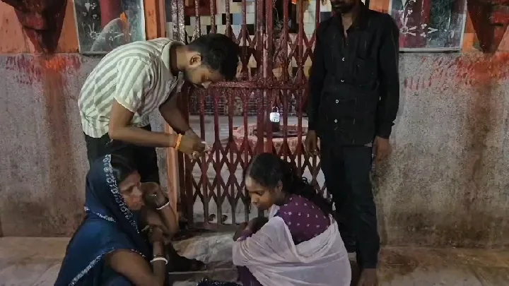 लड़की से मिलने आया लड़का, घर वालों ने पुलिस के हवाले किया