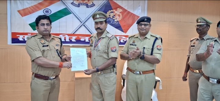 महुली एसओ दुर्गेश पांडेय बने अगस्त के सर्वश्रेष्ठ पुलिस अधिकारी