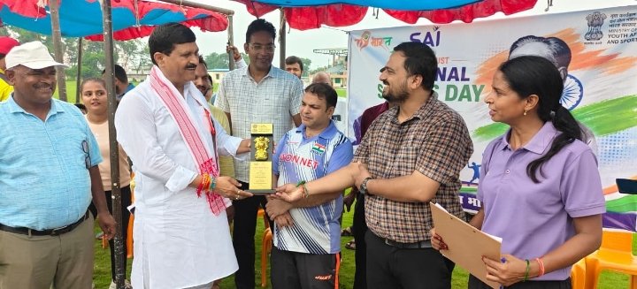 राष्ट्रीय खेल दिवस पर हॉकी और कबड्डी प्रतियोगिता का शुभारंभ
