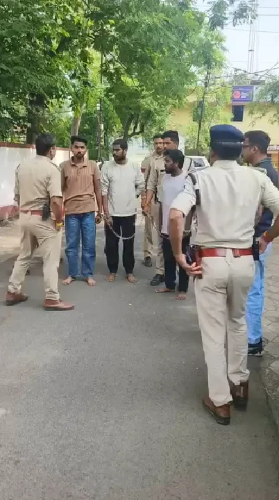 उज्जैन: ट्रैक्टर व्यवसायी की हत्या के आरोपियों का पुलिस ने निकाला जुलूस