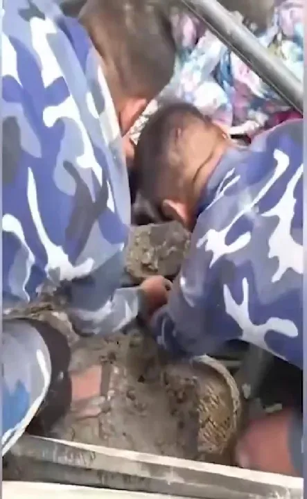 मलबे में 2 दिन बाद ज़िंदा मिली मासूम, चमत्कार माना जा रहा