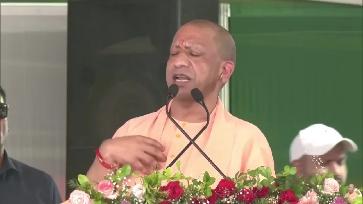 यूपी के 2 करोड़ नौजवानों को टैबलेट देने की घोषणा