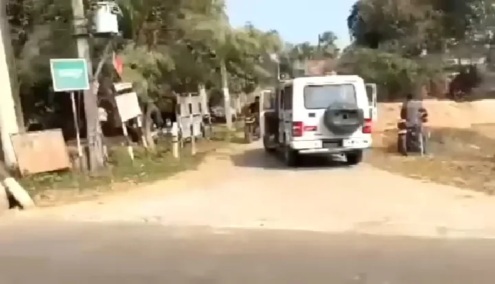 पुलिस के सामने से फरार हुआ दारू माफिया