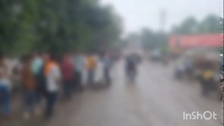 कीचड़ में फिसली एक्टिवा, युवती की मौके पर मौत
