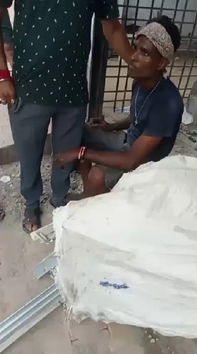 मोहल्ले में चोरी करते पकड़ा गया चोर, पत्रकार ने की गिरफ्तारी
