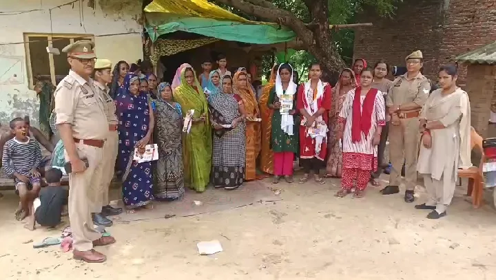 महुली पुलिस ने बहू-बेटी सम्मेलन में महिलाओं को किया जागरूक