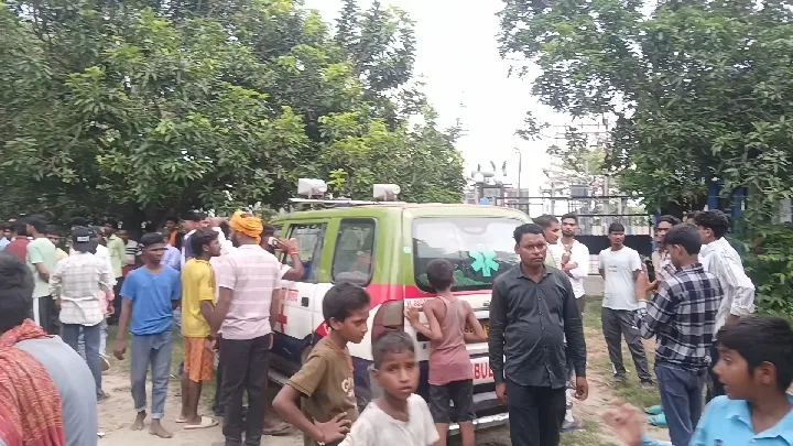 बैरिया पावर ग्रिड पर मुआवजे की मांग को लेकर ग्रामीणों का हंगामा
