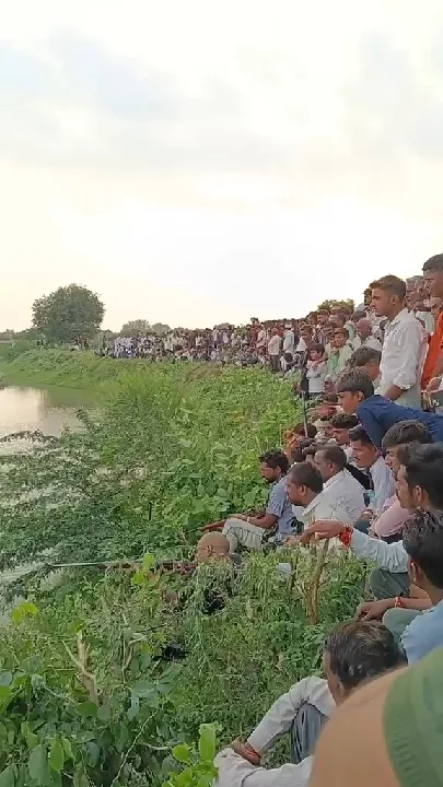 मुरैना में मटकी फोड़ प्रतियोगिता में बंदूकों से निशाना! वायरल वीडियो के बाद पुलिस जांच शुरू
