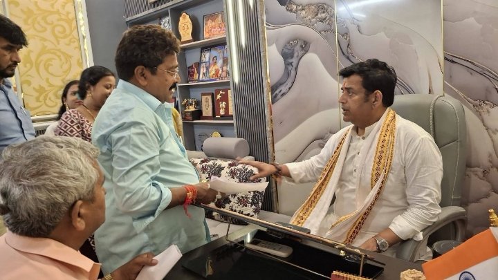 सांसद ने सुनी जनता की समस्याएं, दिए त्वरित समाधान के निर्देश