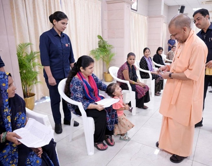 मुख्यमंत्री ने सुनीं लोगों की समस्याएं, अधिकारियों को निर्देश दिए